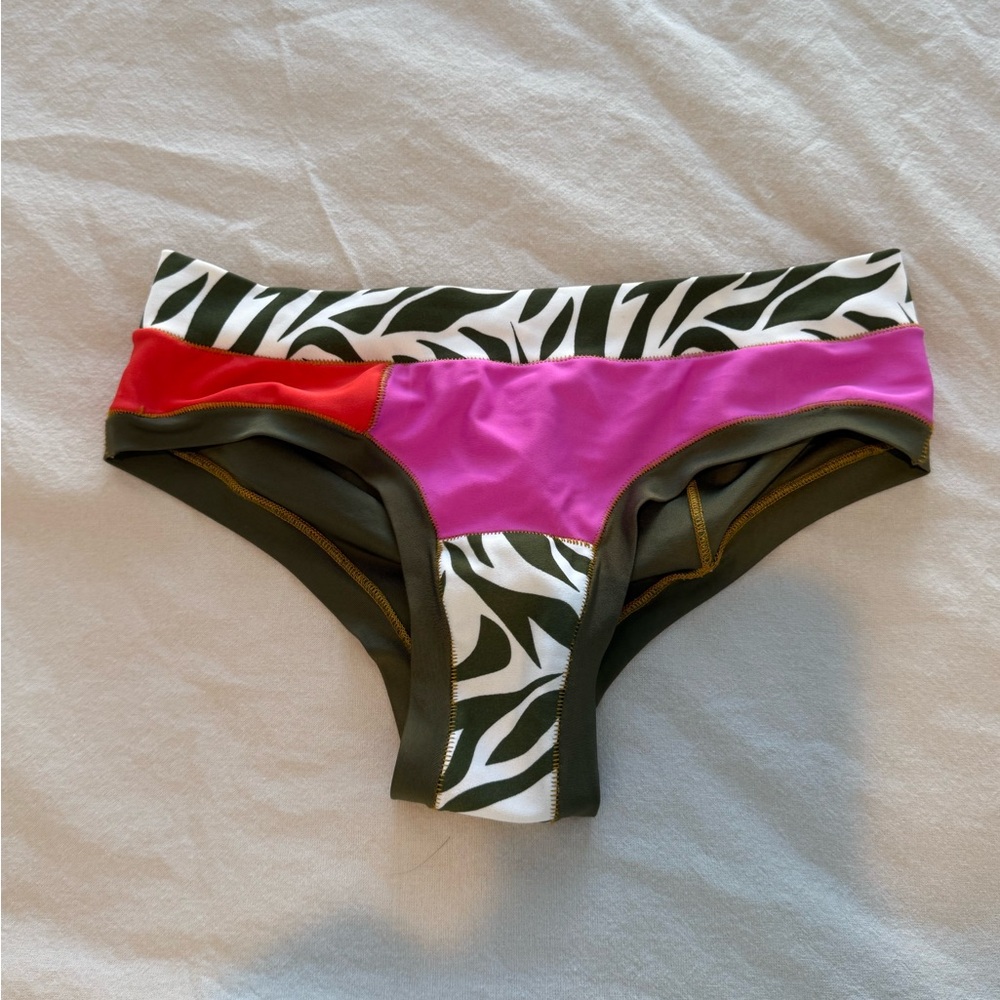 Printed bikini bottom size xs